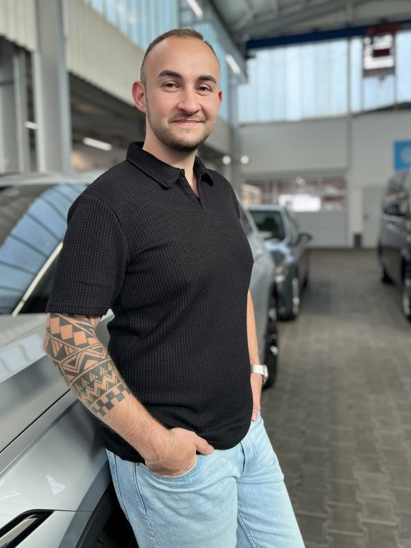 Das Bild zeigt Verkäufer Andre Hürst Das Bild zeigt Verkäufer Andre Hürst