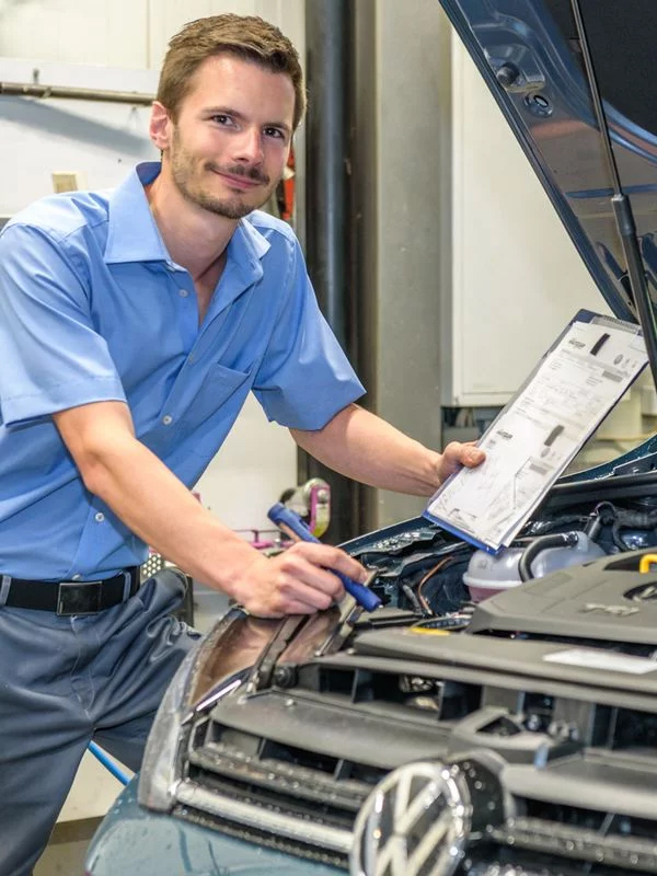 Das Bild zeigt Werkstattleiter Christian Merkel Das Bild zeigt Werkstattleiter Christian Merkel