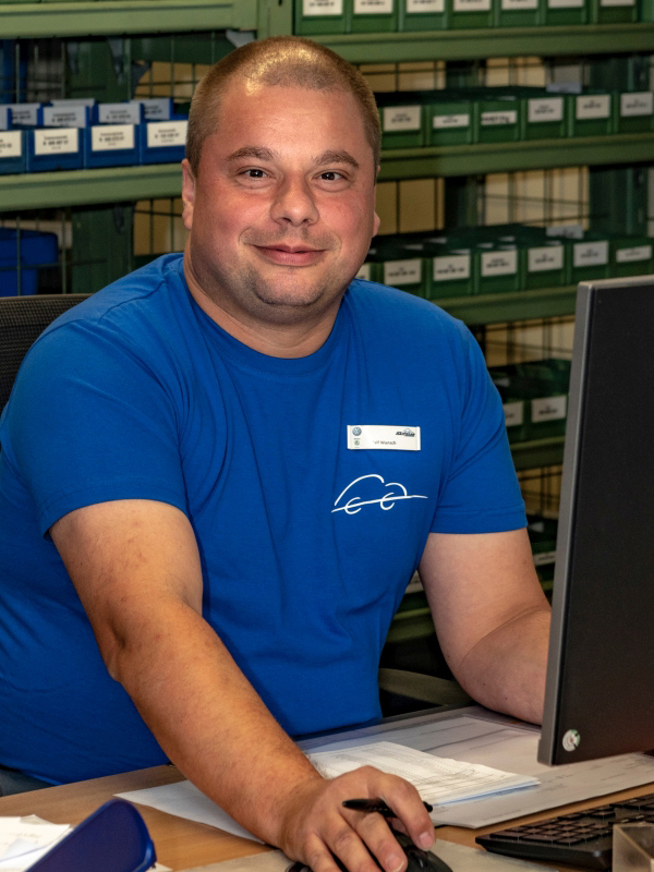 Das Bild zeigt Ralf Wunsch aus der Abteilung "Teiledienst" Das Bild zeigt Ralf Wunsch aus der Abteilung "Teiledienst"