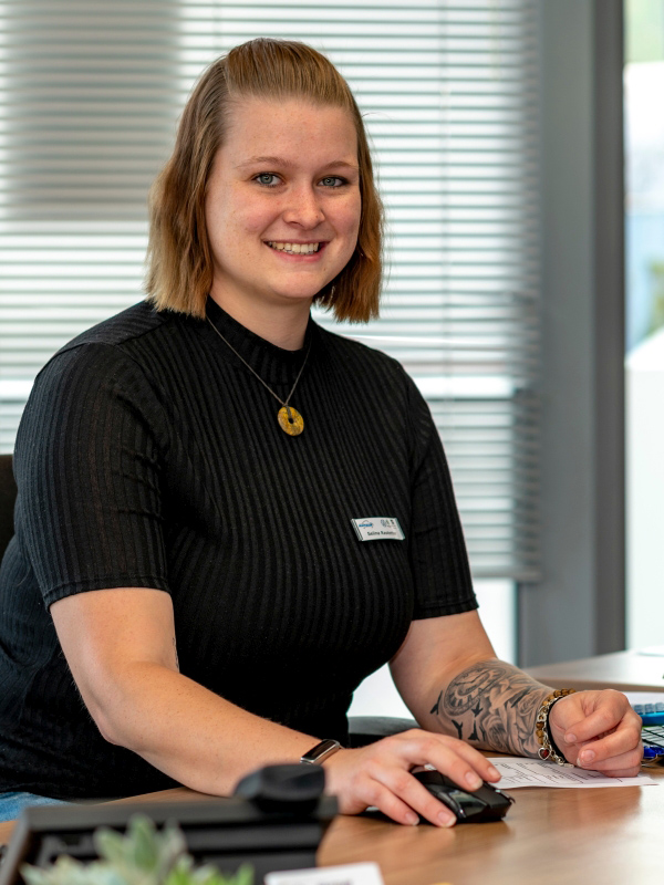 Das Bild zeigt Serviceberaterin Selina Rastetter Das Bild zeigt Serviceberaterin Selina Rastetter