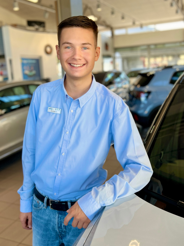 Das Bild zeigt Auszubildender Tom Bender Das Bild zeigt Auszubildender Tom Bender