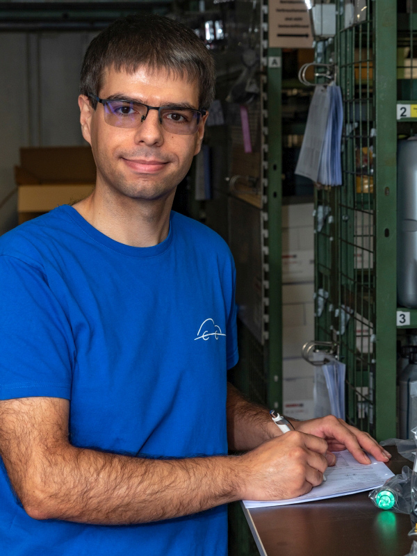 Das Bild zeigt Tobias Merkel aus der Abteilung "Teiledienst" Das Bild zeigt Tobias Merkel aus der Abteilung "Teiledienst"